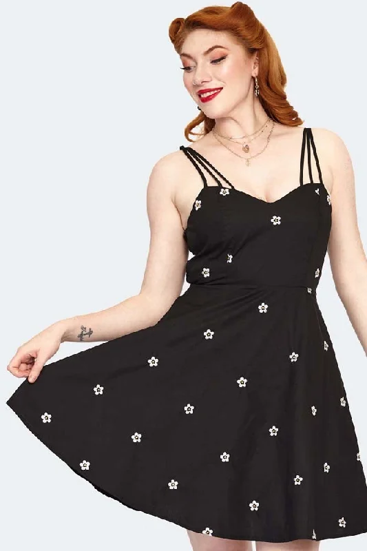 Long - Sleeve Women Dress in Velvet for a Luxurious Winter LookDaisy Embroidery Strappy Flare Dress