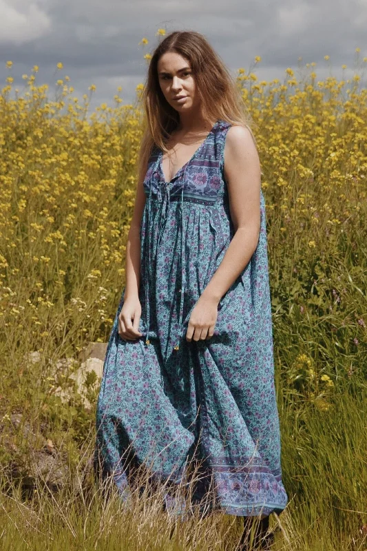 Maxi Women Dress with Floral Print for a Bohemian VibeMALIN TURQUOISE FLORAL DRESS