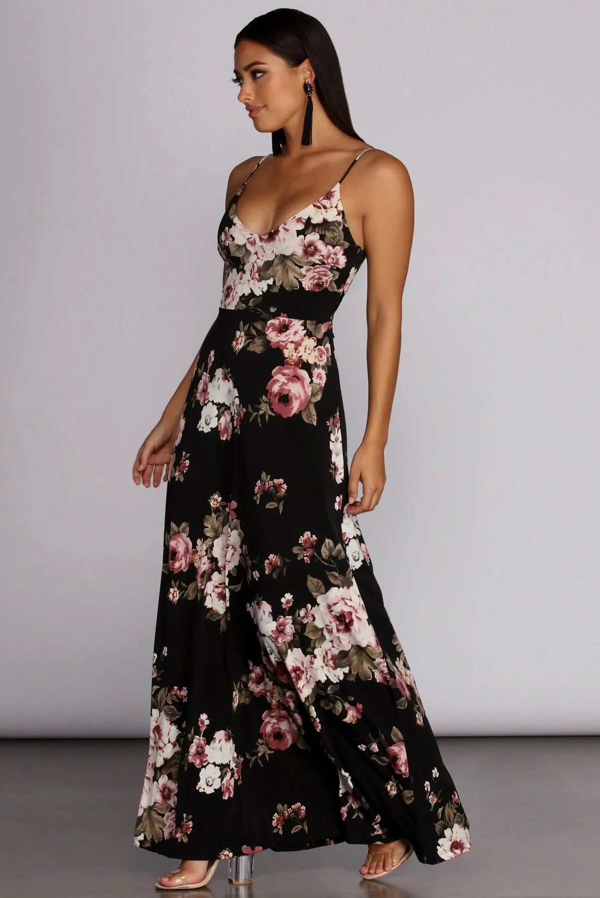 Sheath Women Dress with a Tailored Fit for a Professional LookDark and Floral Dress