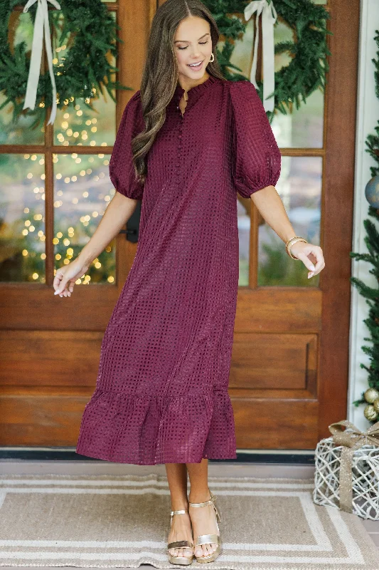 Halter Neck Women Dress to Show Off the Shoulders and NecklineSee The Light Burgundy Textured Midi Dress